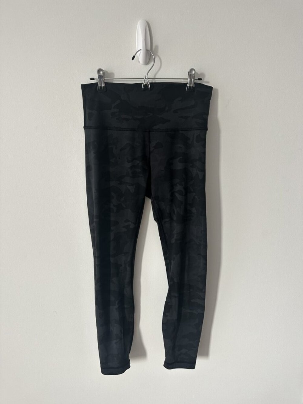 Lululemon Black Camo High-Rise Wunder Under Leggings, Size 8